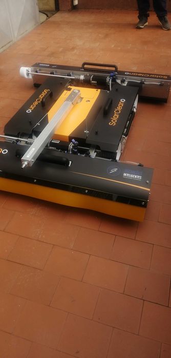 Robot para lavagem de painéis fotovoltaicos