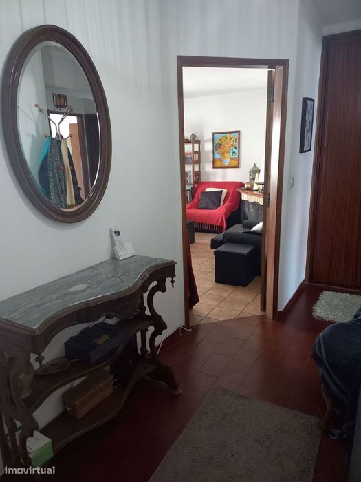 Apartamento T2 com 102 m², localizado na Guimarota, em Leiria.