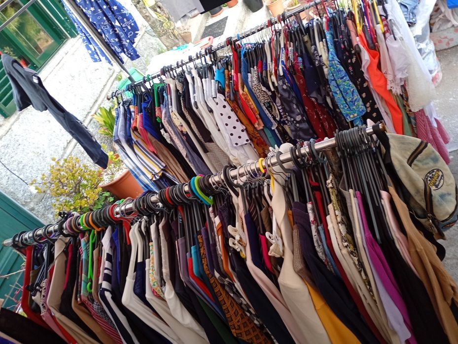 Roupa e calçado semi novo 1€ apenas