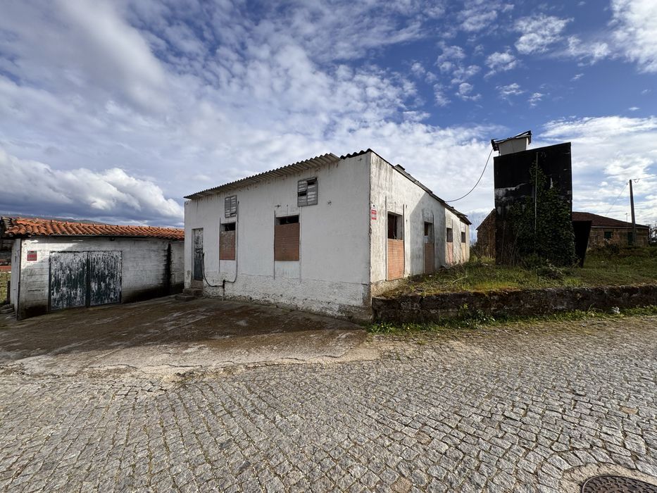 Moradias em Codesoso  (celorico de basto)