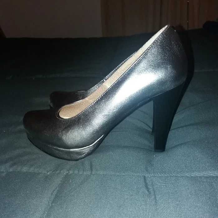 Calças 36 novas e sapatos 37 novos