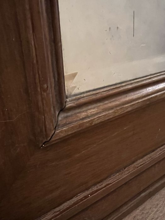 Zabytkowe lustro w solidnej drewnianej ramie masywne