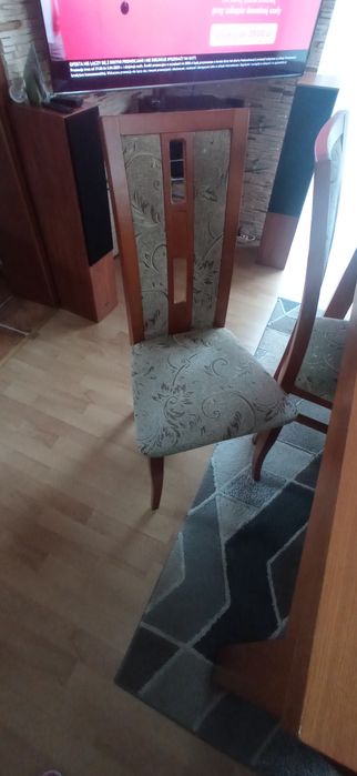 Stół rozkładany i 6 krzeseł gratis