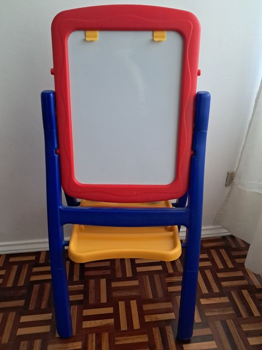 Quadro duplo - ardósia e branco magnético + banco Ikea