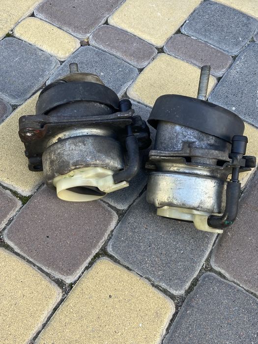 Подушки двигуна на Форд Мустанг 2.3