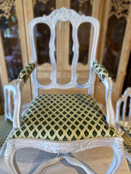 Zabytkowe krzesla ludwikowskie