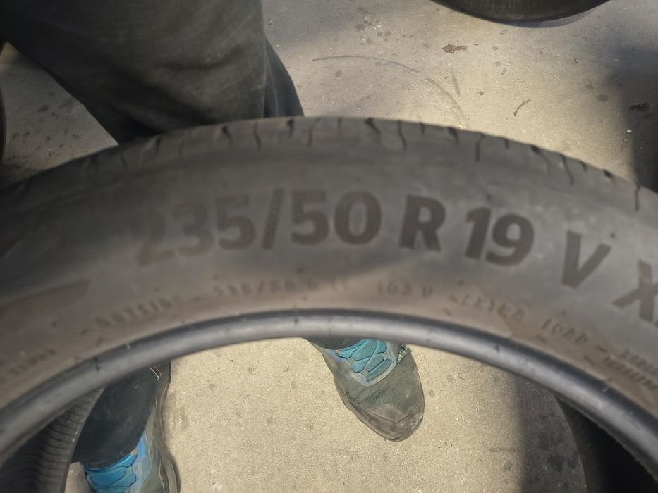 235/50/19 Continental