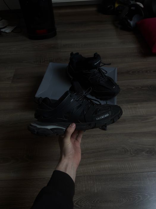 Balenciaga track led