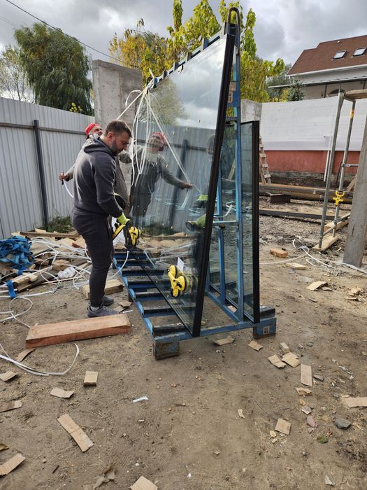 Перевезення Вікон, Скла, Склопакетів — Газель з Пірамідою + Вантажники