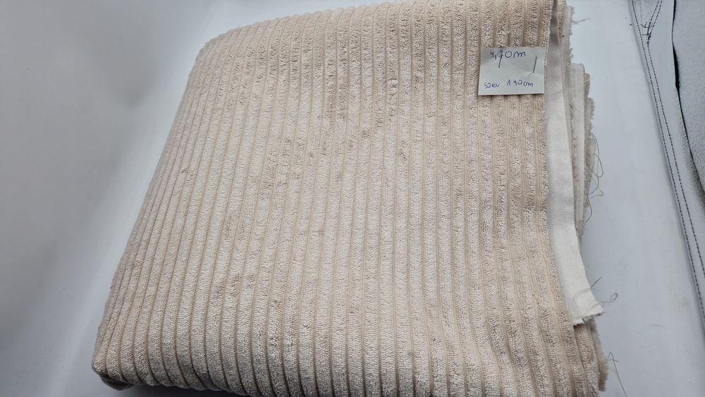 Tkanina obiciowa kupon 4,70 m.x 140 cm.