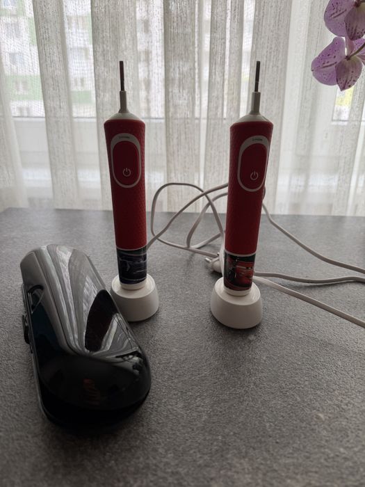 Електричні щітки  Oral-B для дітей. Дорожній чехол в подарунок.