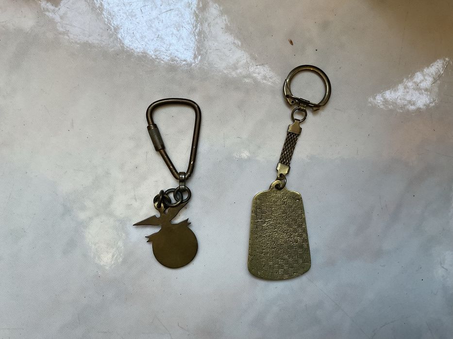 Artigos antigos do Benfica, matrioska e dois porta chaves