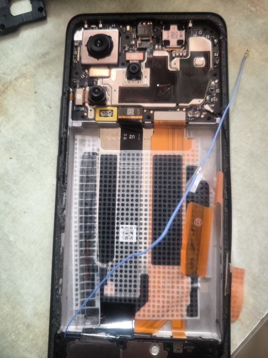 Sprzedam telefon Xiaomi Redmi Note 13 Pro+ 5G na części. Jest uszkodzony.