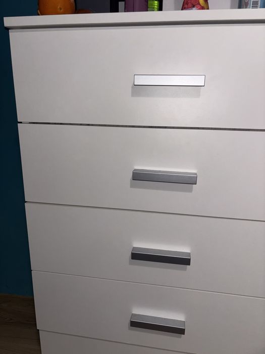 Biała komoda sprzedam