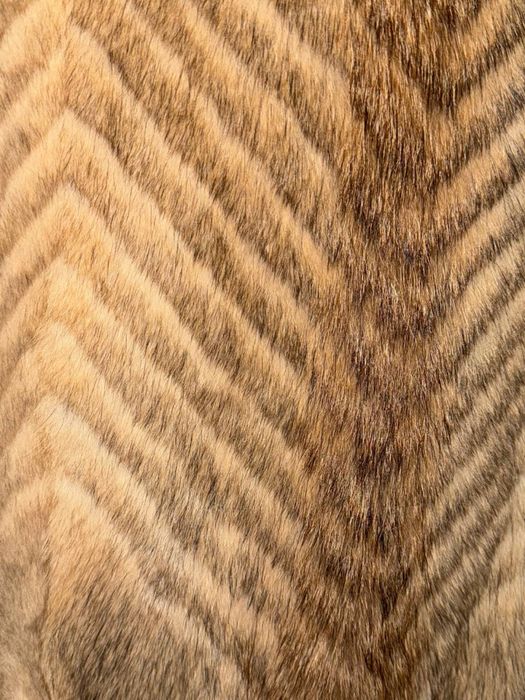 NATURALNE FUTRO z jenota – bardzo dobry stan