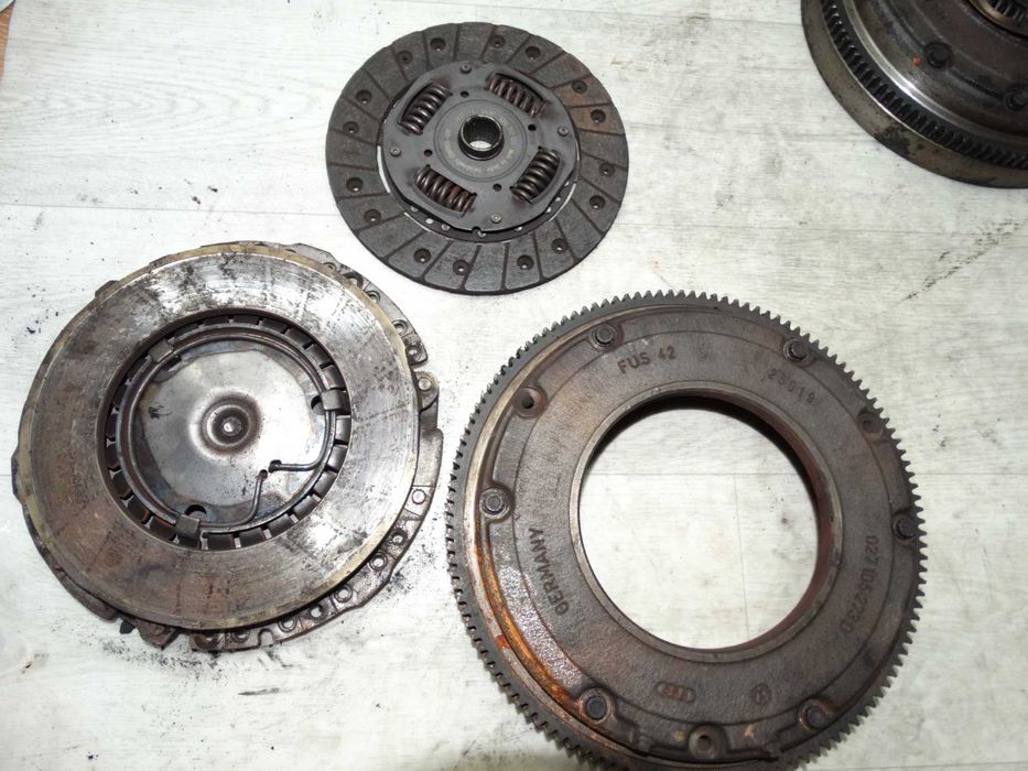 Маховик+зчеплення  двигуна 1.4/1.6/1.8i 1.9SDI 1.9TD GOLF 4 1999-2009