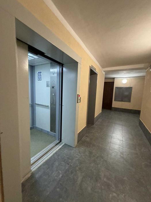 Світла 3-кімнатна квартира з ремонтом та меблями вул. Корольова.