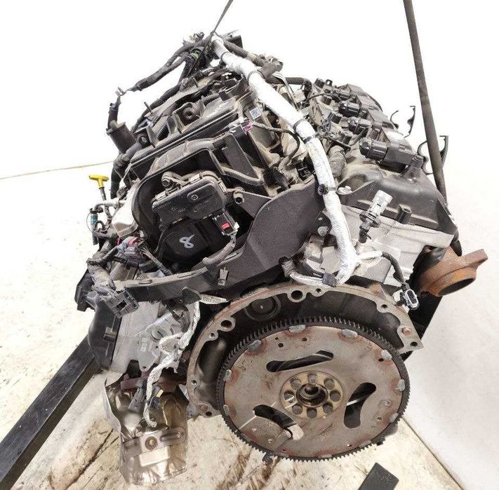 Jeep Wagoneer 2022 – kompletny silnik 5.7L z defektem.