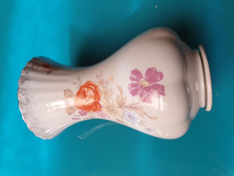 Stary porcelanowy mały wazon Chodzież z lat 60