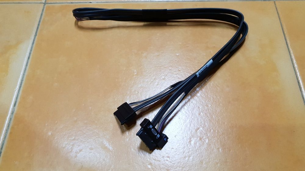 Internal SATA Cable (Never Used)64751082642817122