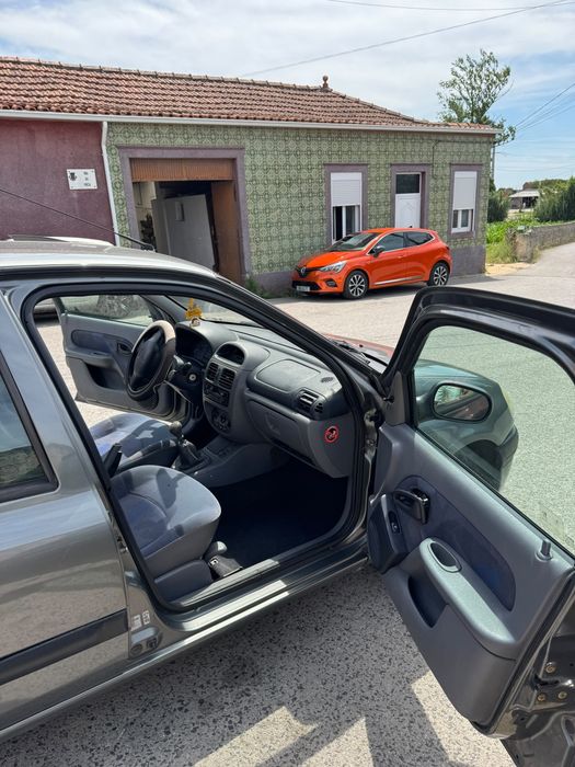 Vendo carro Renault Clio