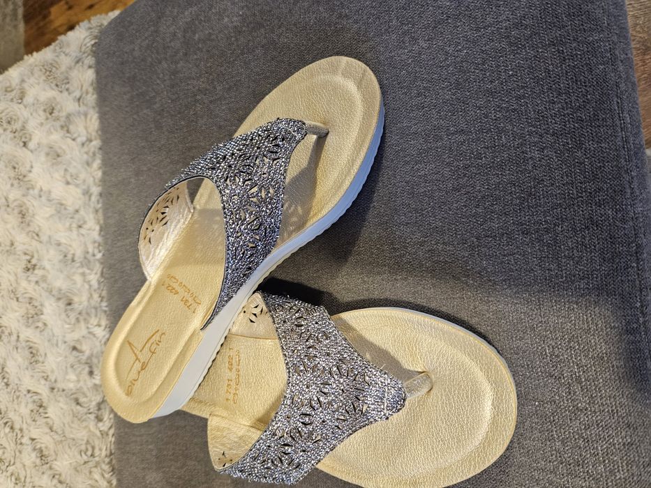 Srebrne klapki japonki rozmiar 37