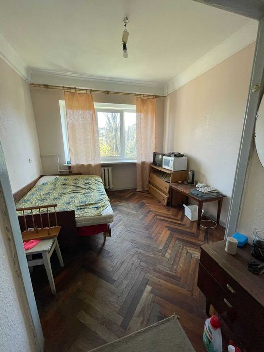 Продаю кімнату в комунальній квартирі