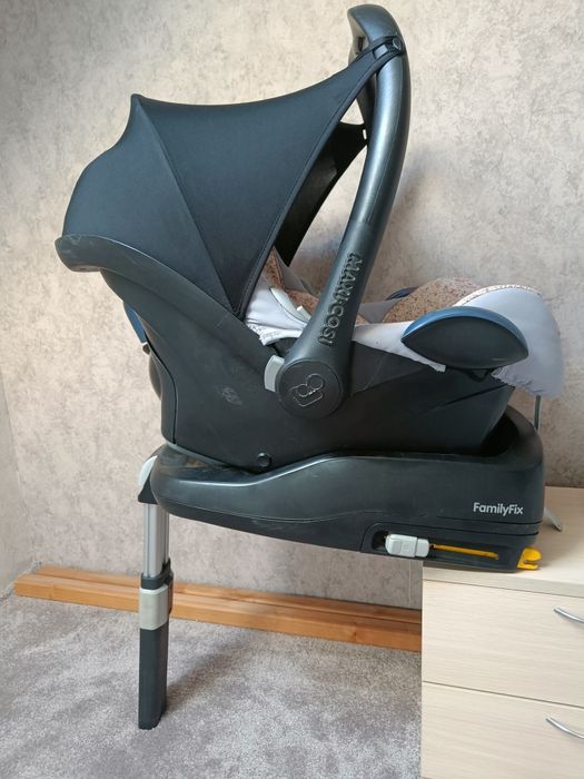 Автокрісло maxi-cosi cabriofix з базою isofix