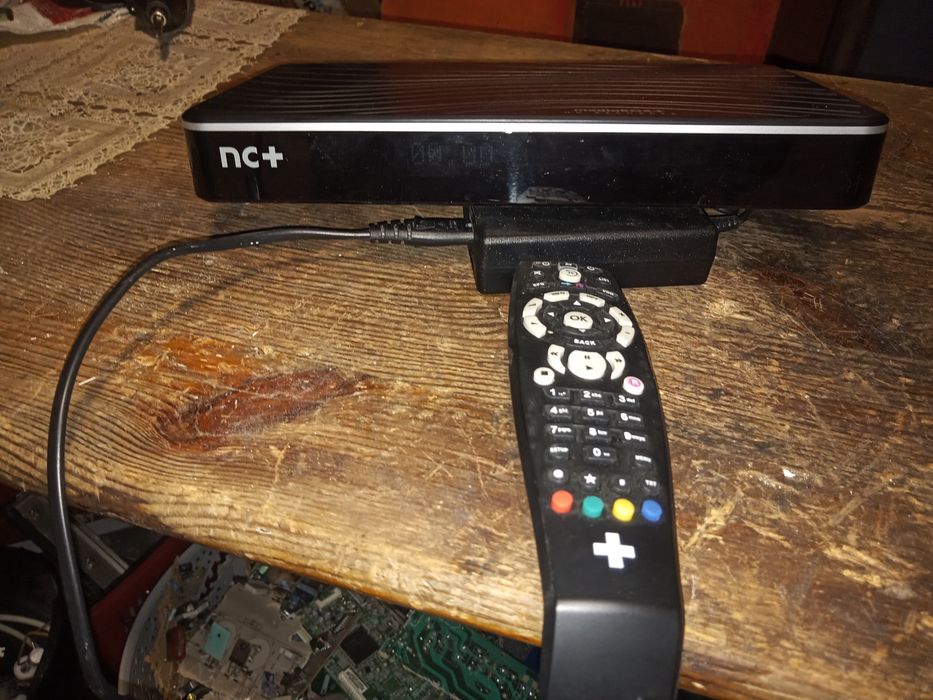 Dekoder Cyfrowy NC+ITI3740sx+pilot +zasilacz(działa reszty nie wiem)