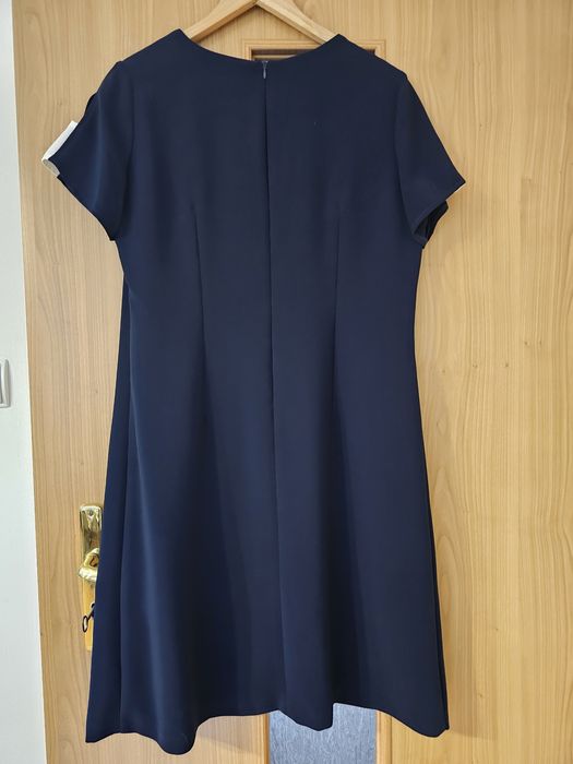 Sukienka elegancka granatowa z białym r.42