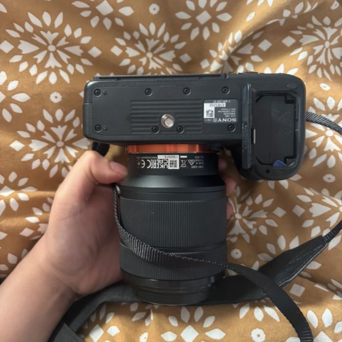 Sony A7III + lente 28-70mm + extras com apenas 6118 disparos