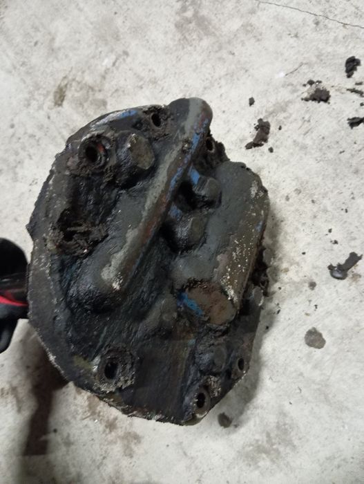 Pompa hydrauliczna pokrywą ursus c360 c355 c4011