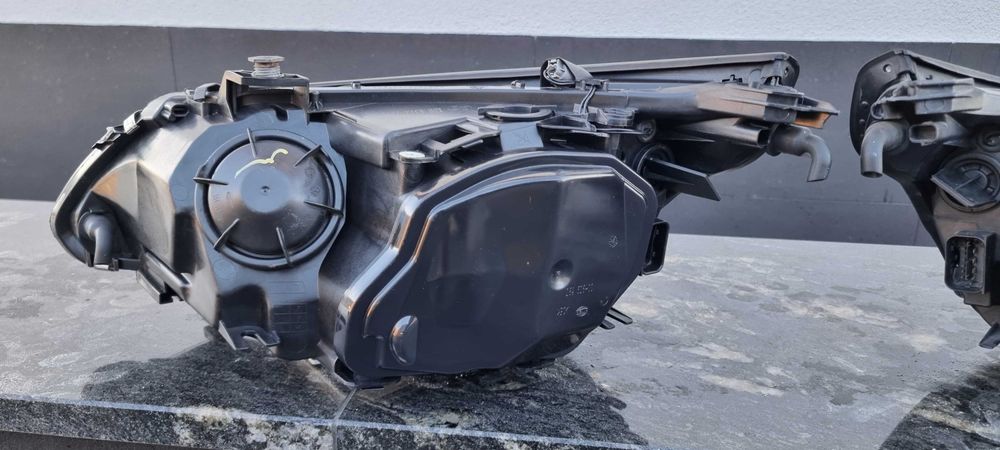 Lampy Bi Xenon Hella BMW E60 E61 Lci skrętne kpl