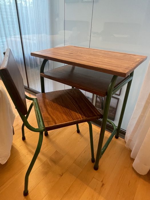 Secretária e cadeira escola primária