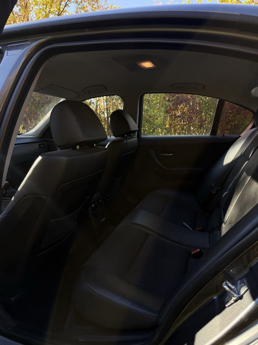 BMW Seria 3 320i E90