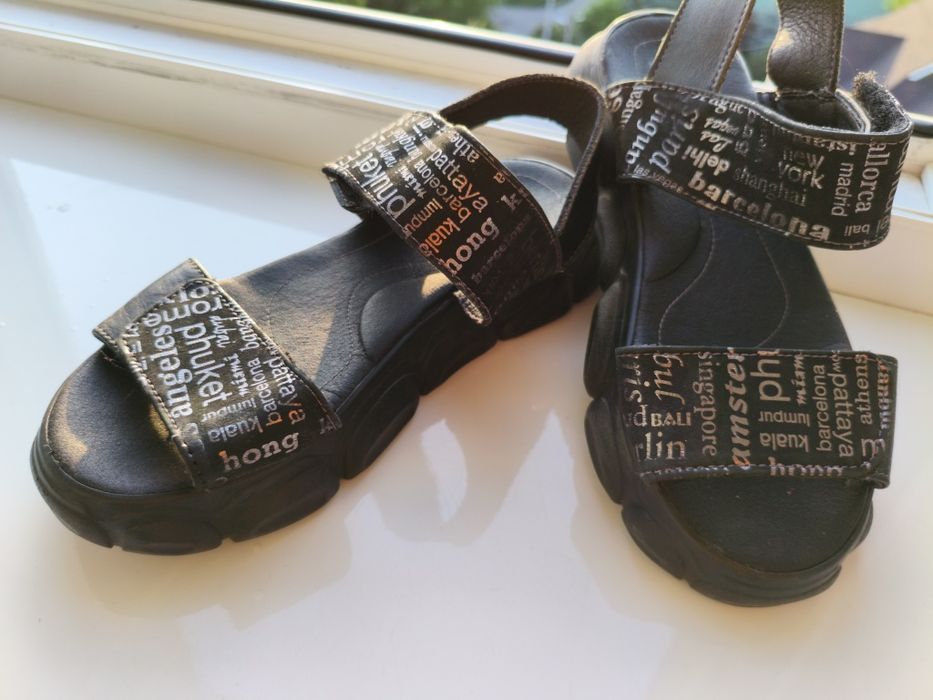 Босоніжки шкіряні 22,5 см