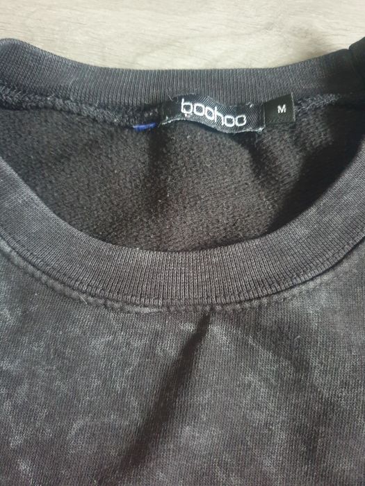 Bluza boohoo z nadrukiem M czarna usta czerwone