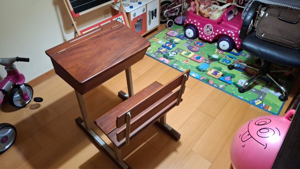 VENDO!! Secretária de Madeira Infantil - Ideal p/ Estudos ou Decoracao