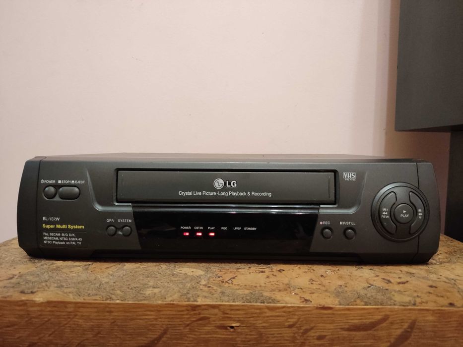 Відеомагнітофон LG BL-152W