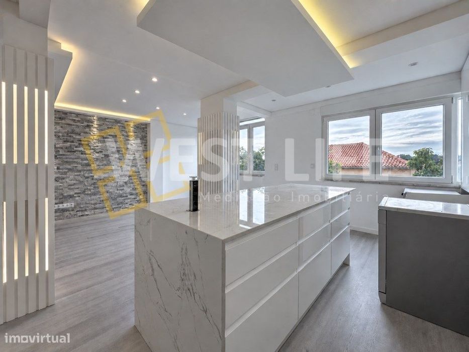 Apartamento T2 Remodelado de Excelência no Centro de Queijas | Oeiras