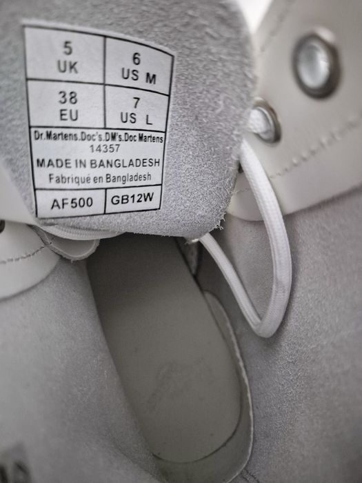 Białe glany Dr Martens