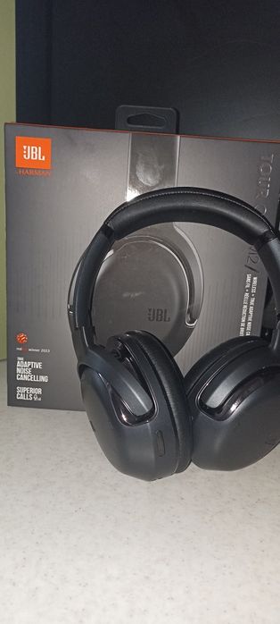 Наушники новые очень крутые