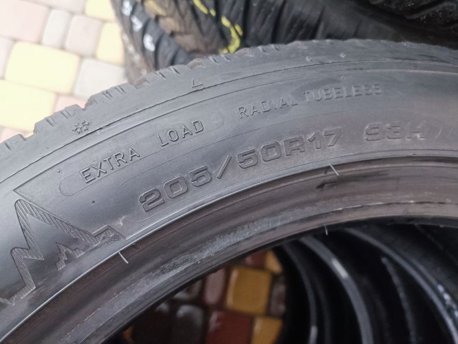 Комплект зимових шин 205/50 R17  Dunlop