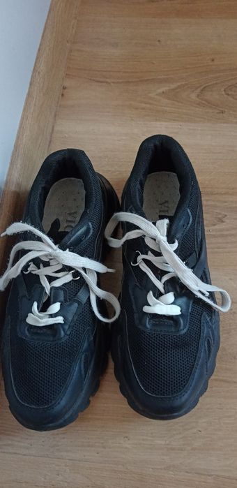 Buty Vices na koturnie czarne 37