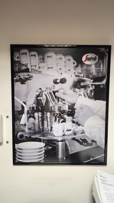 Vendo dois Quadros decorativos antigos Segrafredo Cafés