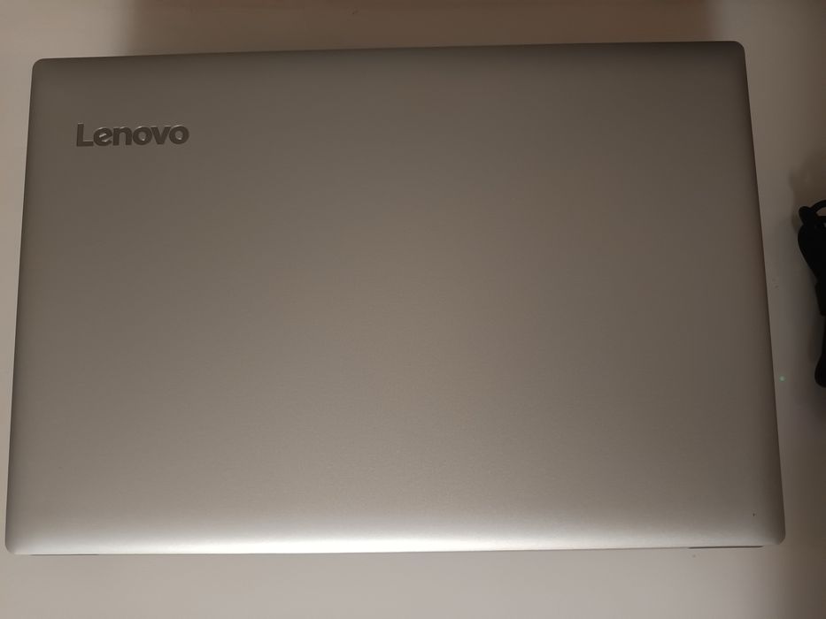 Portátil Lenovo / 8GB RAM / SSD 256GB / Gráfica 1GB