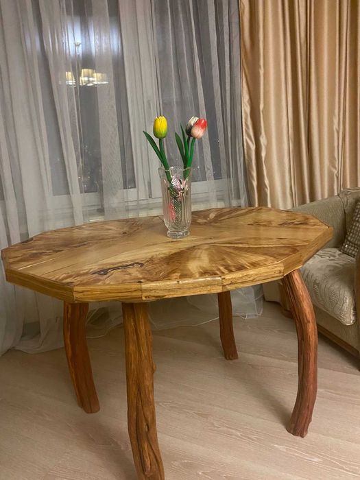 Продаю ексклюзивний стіл ручноі роботи з натурального дерева