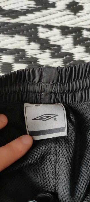 Umbro spodnie śliski materiał