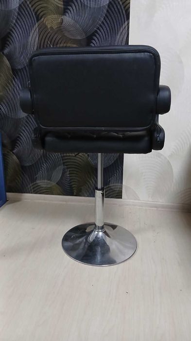 перукарське крісло візажиста  крісло для бровиста стілець барний