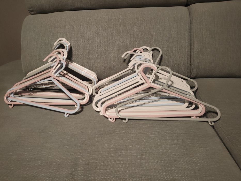 Śliczne dziecięce wieszaki 45 sztuk!!!